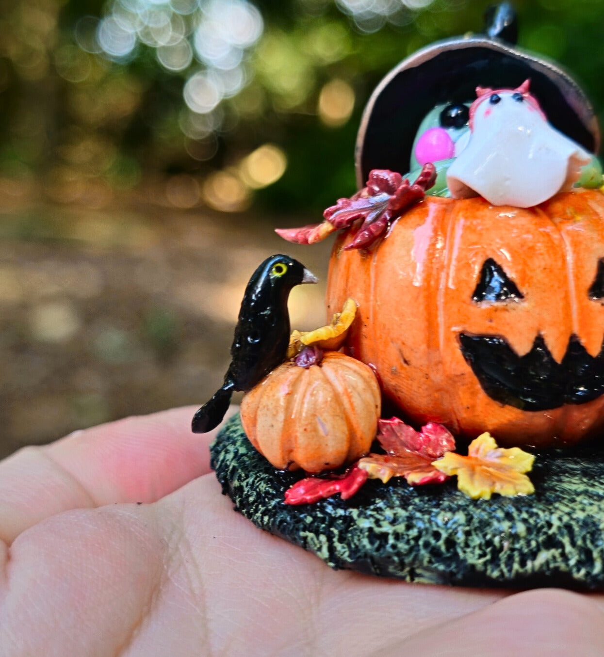 Pumpkin Frog Party Figurine