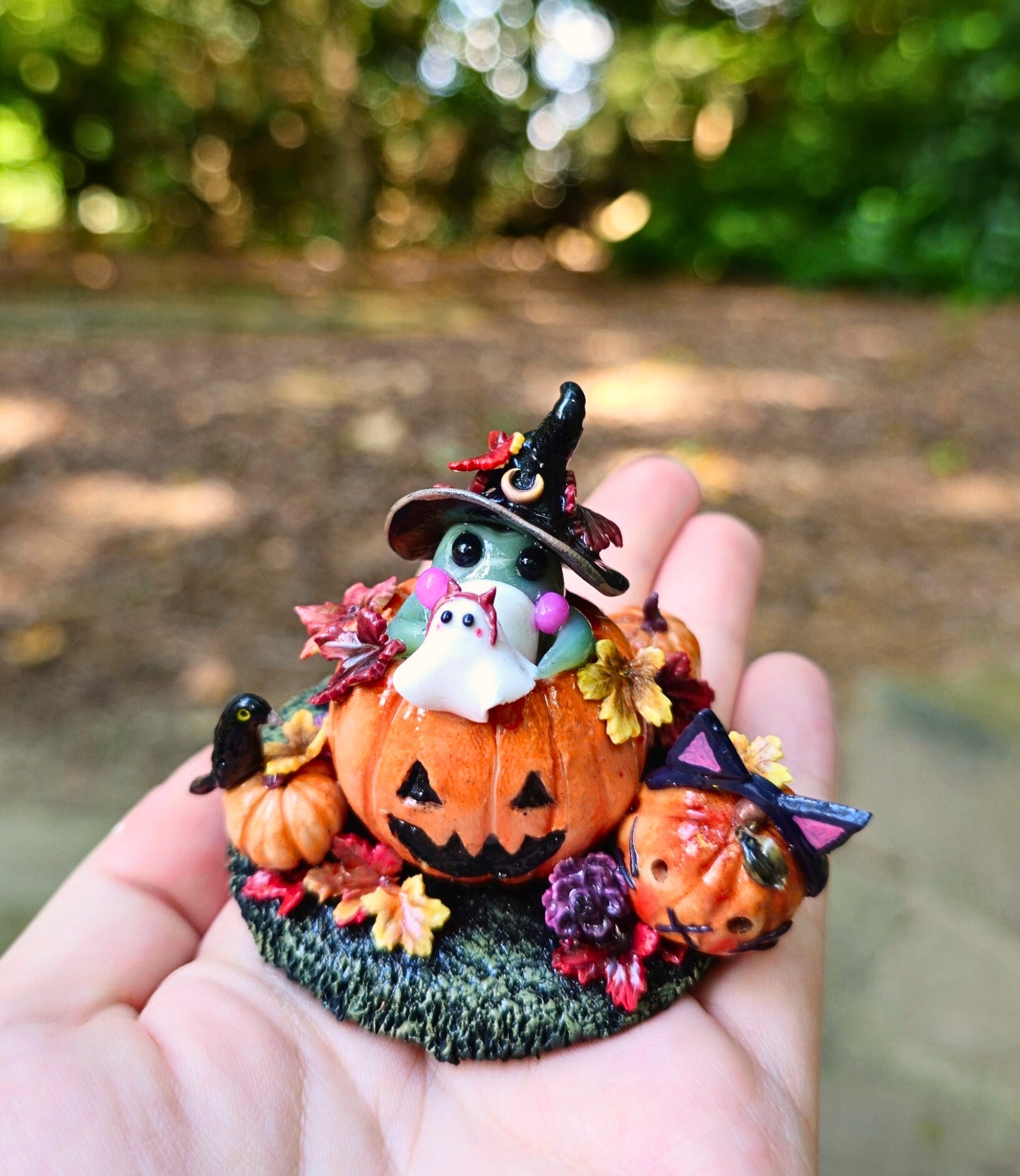 Pumpkin Frog Party Figurine