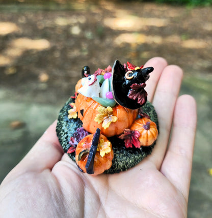 Pumpkin Frog Party Figurine